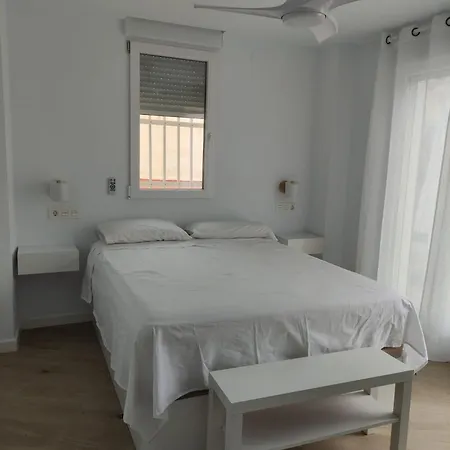 Casa En Salobrena, La Caleta, A 200m De La Playa Con Garaje Privado *